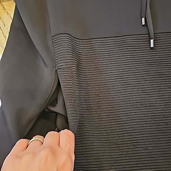 DKNY black sweater size M NWOT - Picture 4 of 8